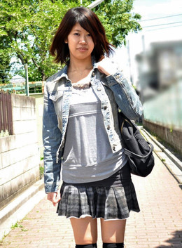 Japanese schoolgirl Chie Ishida oral sex